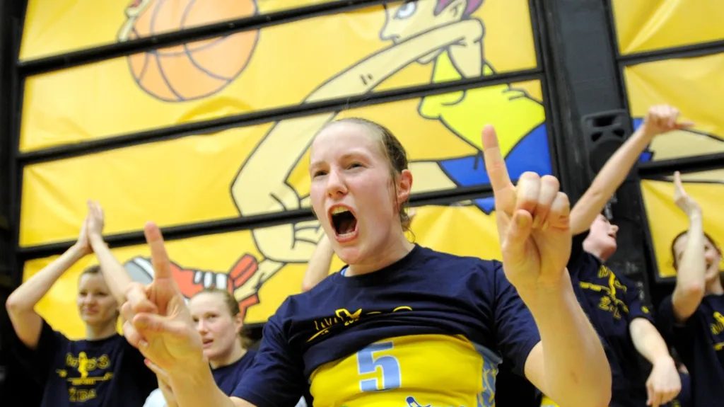 Basketbalistky USK slaví titul