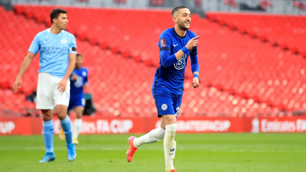 Hakim Ziyech oslavuje gól v semifinále FA Cupu proti City