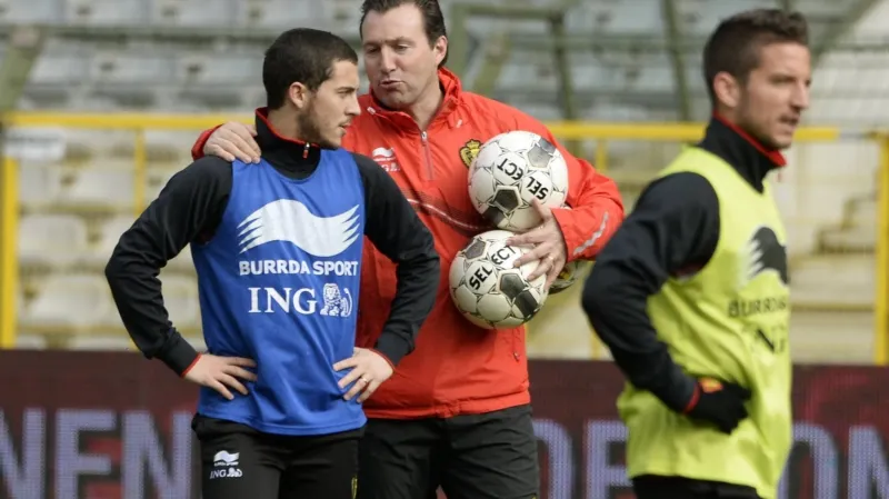 Marc Wilmots (uprostřed) s Edenem Hazardem