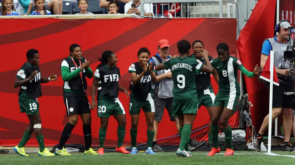 Slavící fotbalistky Nigérie