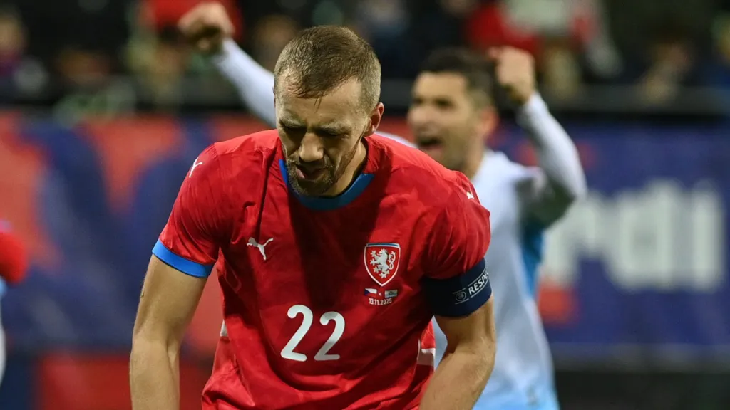 Tomáš Souček po neproměněné penaltě proti San Marinu