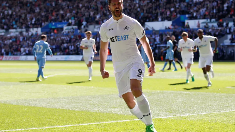 Fernando Llorente ze Swansea otevřel skóre duelu proti Stoke City
