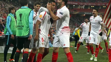 Slavící fotbalisté Sevilly