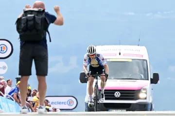 Fabio Jakobsen před sběrným vozem na Peyragudes