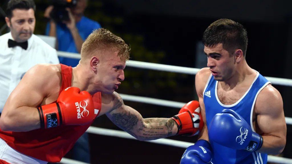 Marek Vaněček (vlevo) v ringu při Velké ceně Ústí