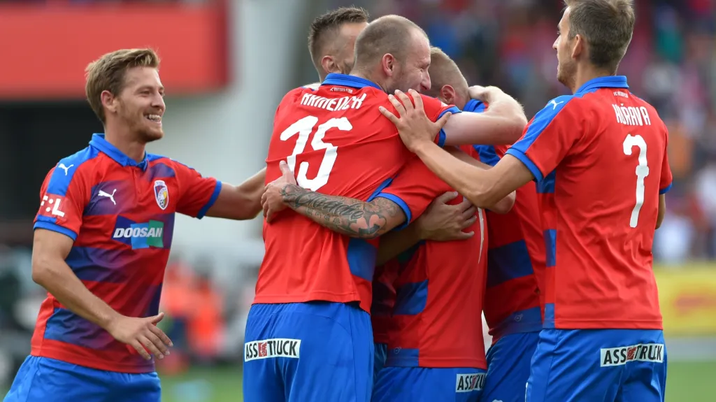 Fotbalisté Plzně slaví gól