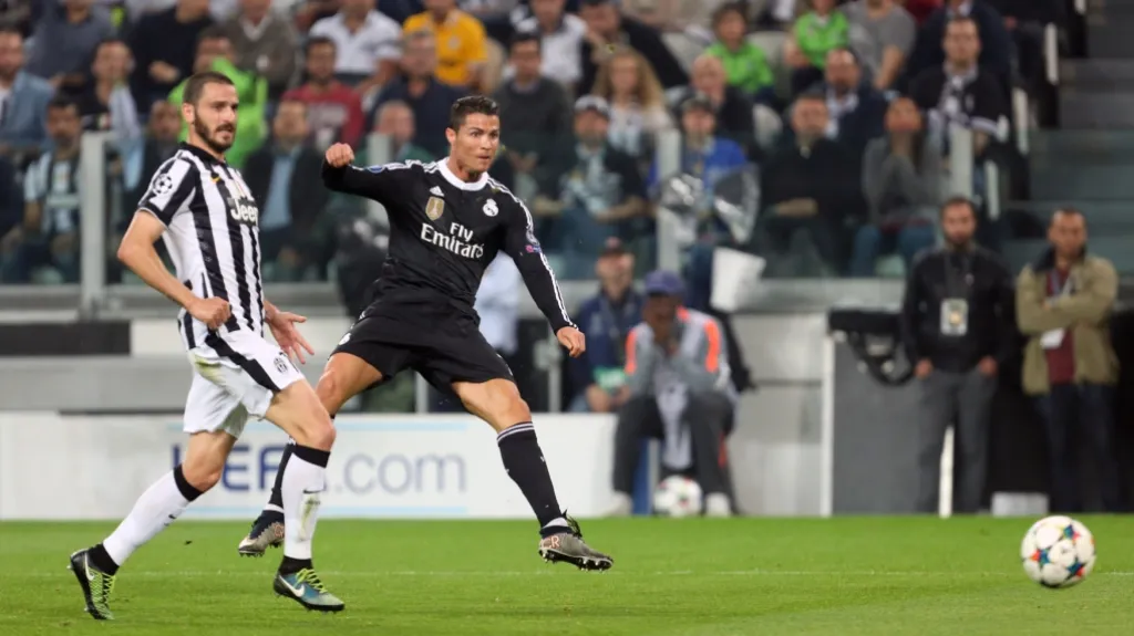 Cristiano Ronaldo v utkání s Juventusem