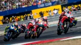 Márquez stíhá Lorenza v závodě v Assenu