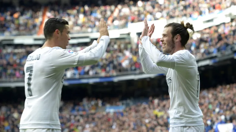 Slavící Cristiano Ronaldo a Gareth Bale