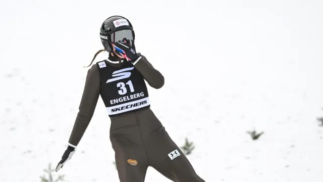 Anežka Indráčková skočila v Engelbergu český rekord 129 metrů