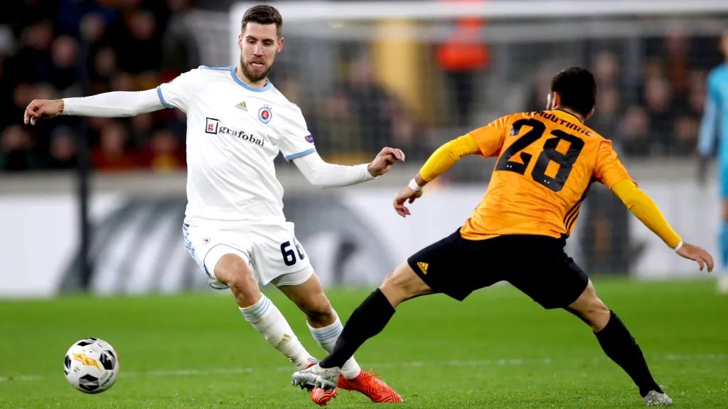 Wolves - Slovan Bratislava, Kenan Bajrič a Joao Moutinho 