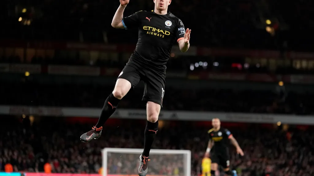 Kevin De Bruyne z Manchesteru City oslavuje gól na hřišti Arsenalu