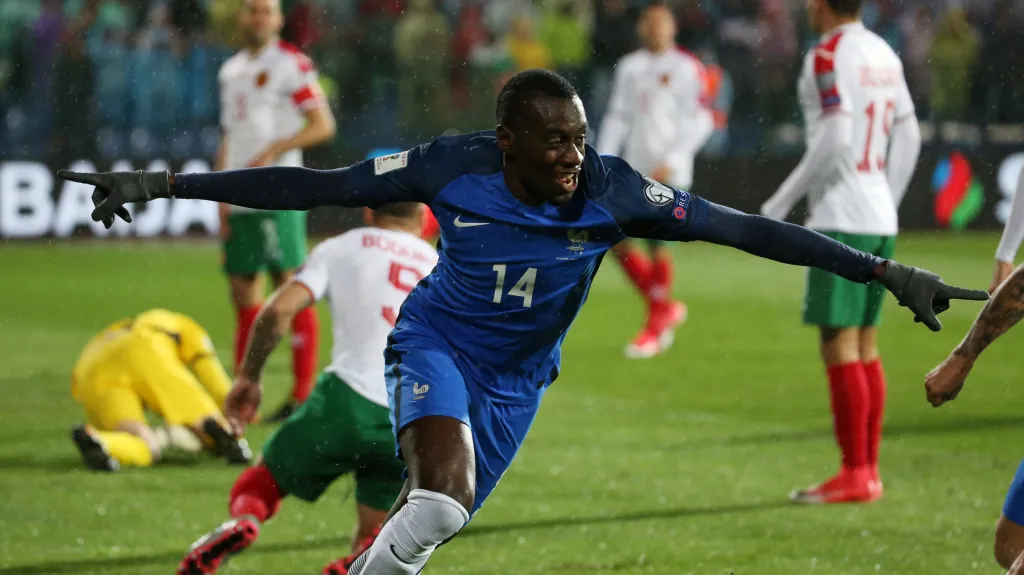 Blaise Matuidi slaví vítězný gól proti Bulharsku