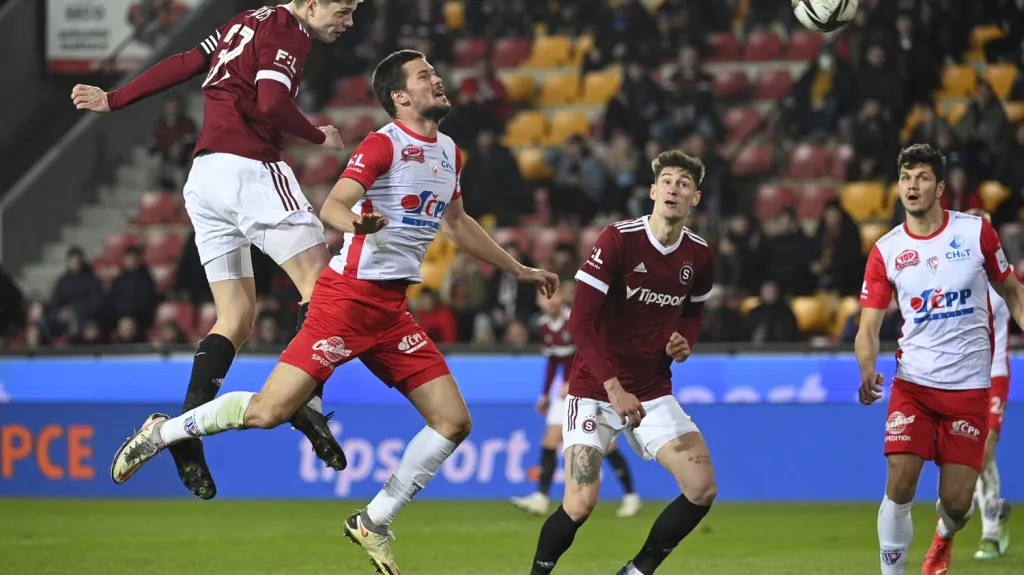 Ladislav Krejčí skóruje poti Pardubicícm