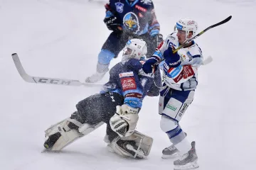 Forvard Komety Rudolf Červený v utkání proti Kladnu