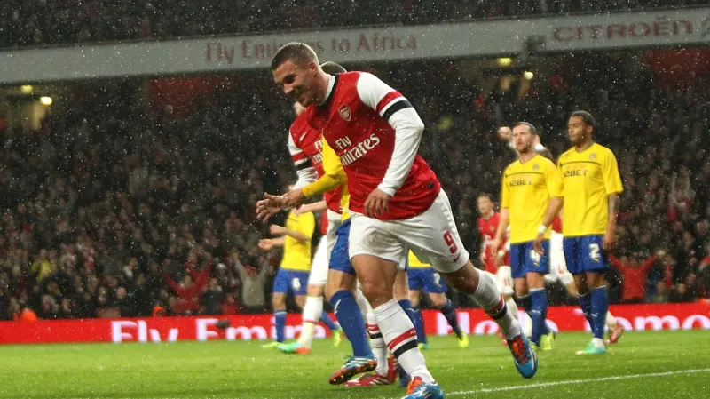 Podolski slaví trefu za Arsenal