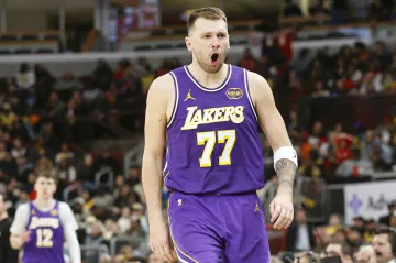 Luka Dončič v utkání s Chicagem