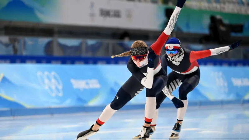 Nikola Zdráhalová a Martina Sáblíková při tréninku v Pekingu