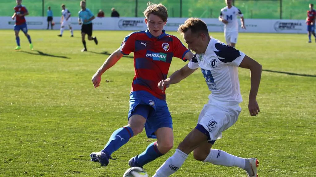 Plzeňští v utkání s Puskás Akadémia