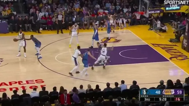 Basketbalisté LA Lakers přetlačili v NBA soupeře z Dallasu