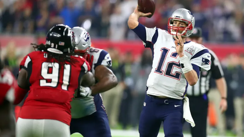Tom Brady z New Englandu Patriots v Super Bowlu proti Atlantě Falcons
