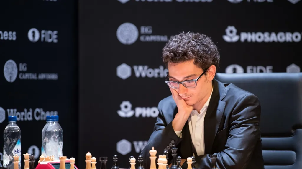 Caruana odrazil v 9. partii Carlsenův útok