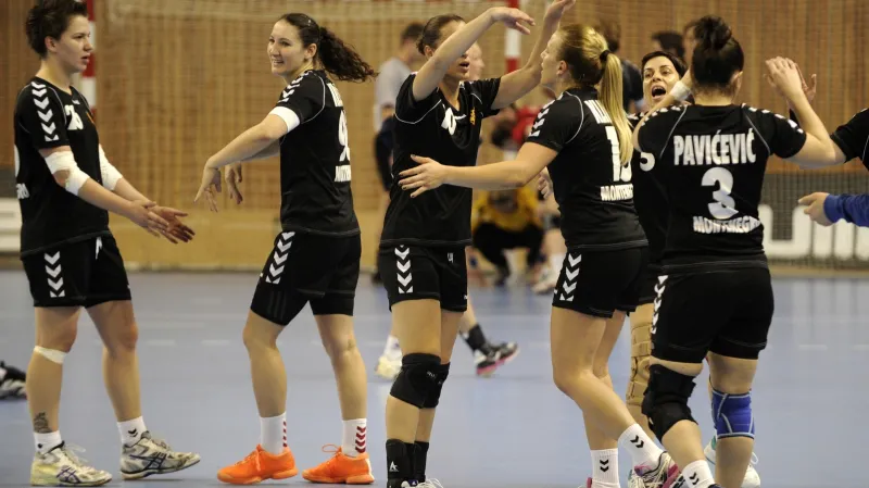 Radost házenkářek Černé Hory