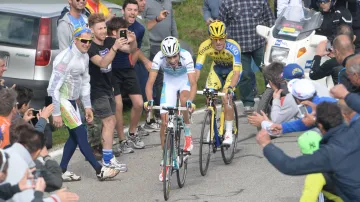 Rafal Majka s Fabiem Aru na trati Gira