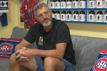 Trenér hokejové osmnáctky Jaroslav Nedvěd