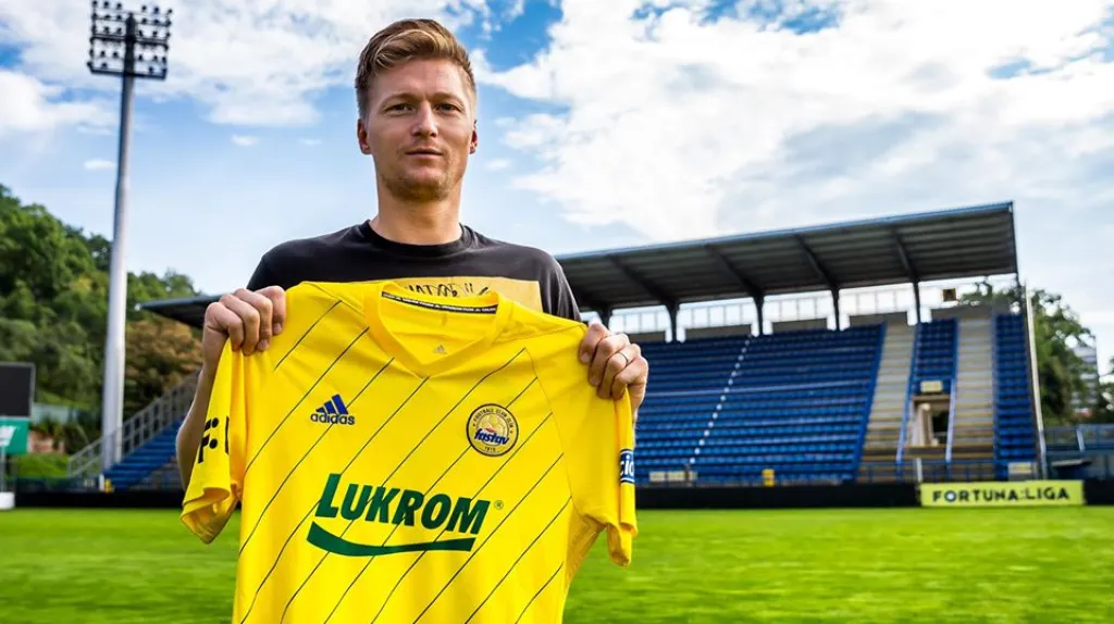 Václav Procházka s dresem Zlína