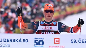 Závěr závodu mužů s vítězným Amundem Riegeem