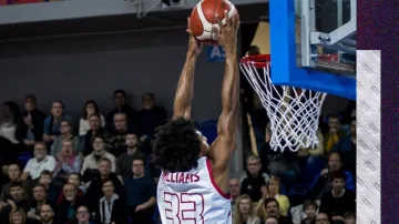 V zápase neporažených týmů v lize basketbalistů zdolal Nymburk Brno 101:78