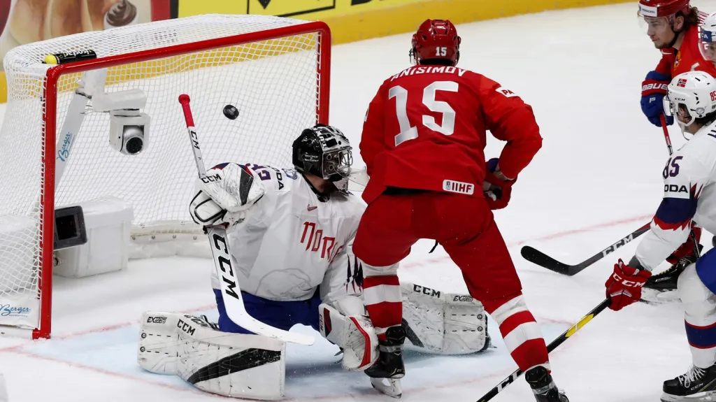 Arťom Anisimov skóruje proti Norsku