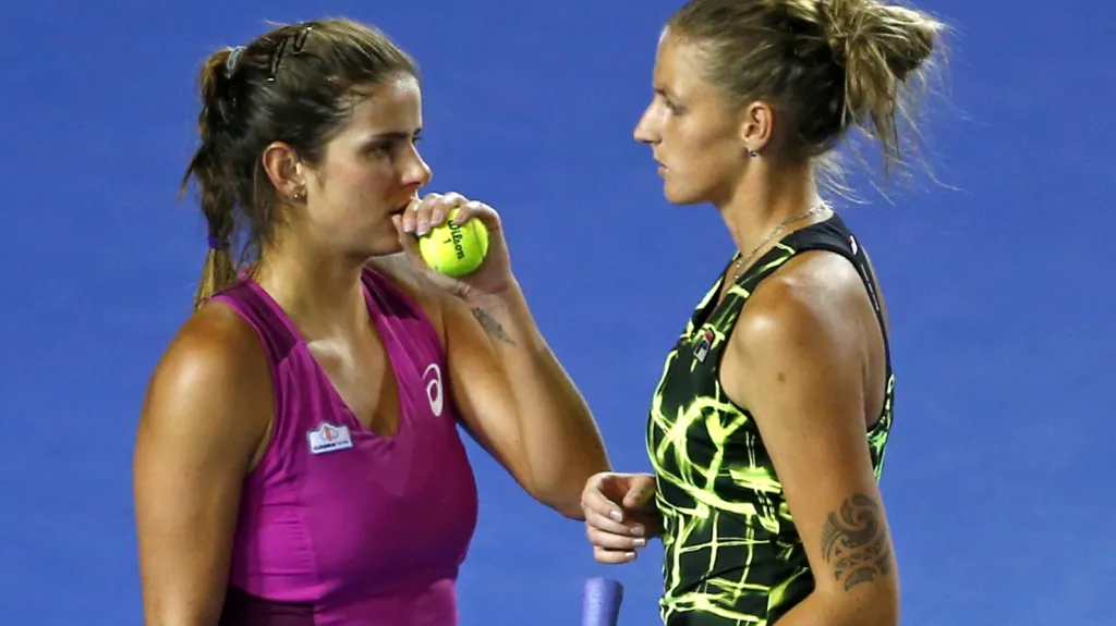 Karolína Plíšková (vpravo) s Němkou Julií Görgesovou 