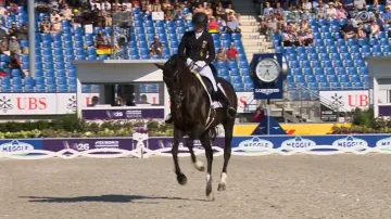 Isabell Werthová s Wendy de Fontaine v úloze Grand Prix