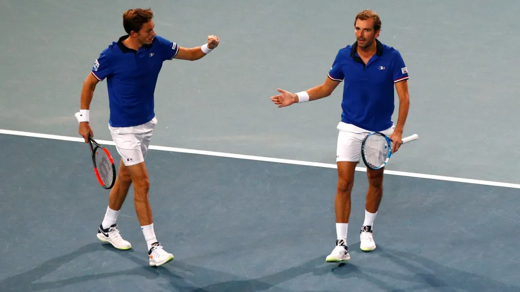 Nicolas Mahut (vlevo) a Julien Benneteau z Francie