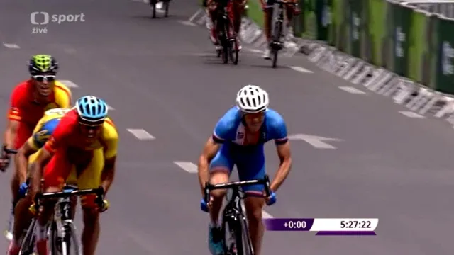 Dojezd silničního závodu s bronzovým Vakočovým úspěchem