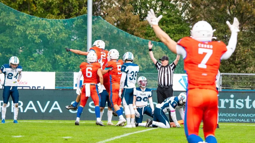 Češi se radují z touchdownu Jakuba Woleského