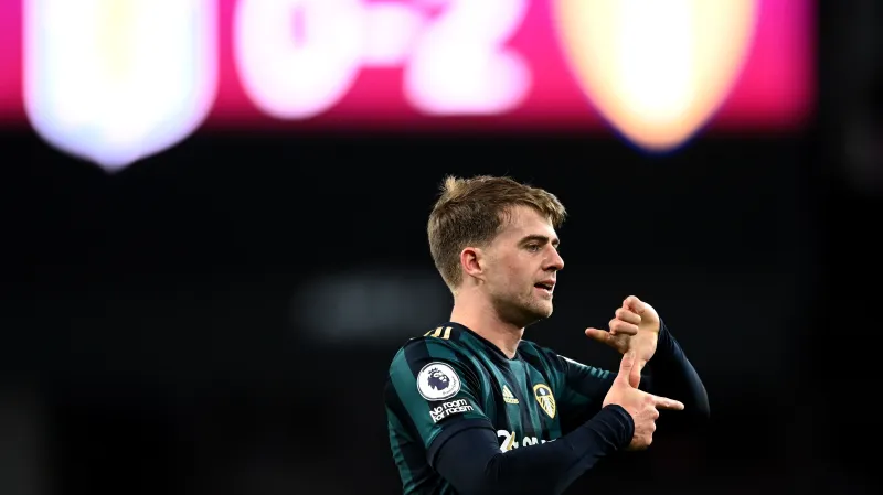Patrick Bamford z Leedsu se raduje z gólu