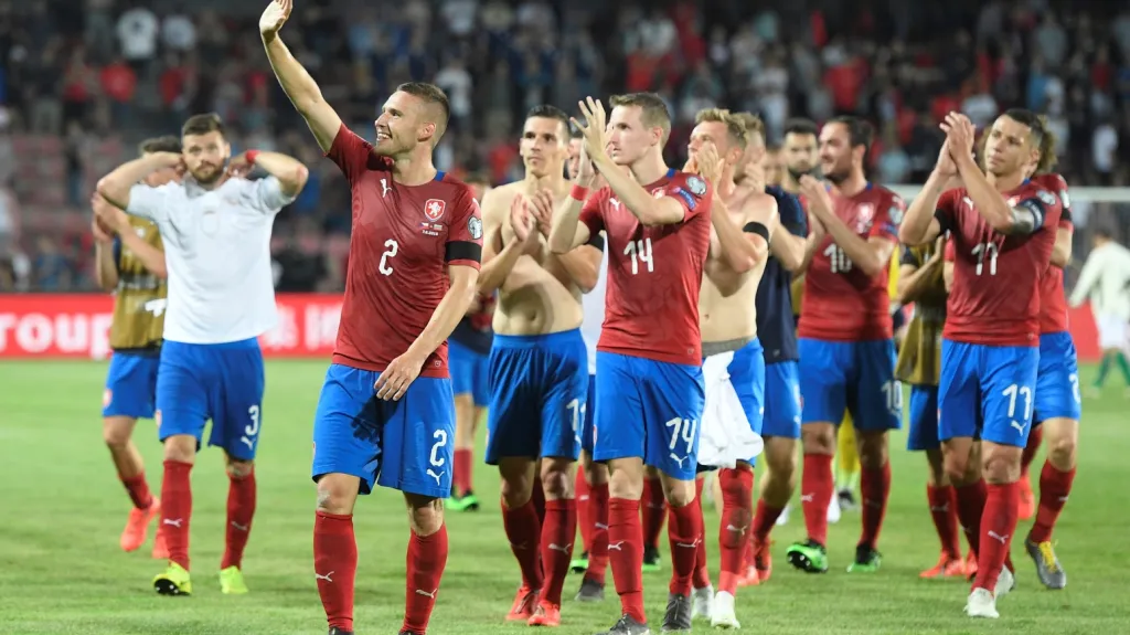Čeští fotbalisté po utkání s Bulharskem
