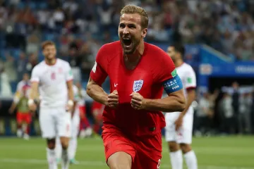 Angličan Harry Kane slaví gól v síti Tuniska