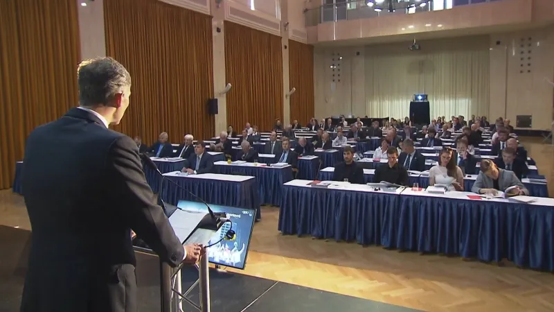 ČOV plánuje znovu volby bez pléna, Kejvalův protikandidát Neusser s tím nesouhlasí