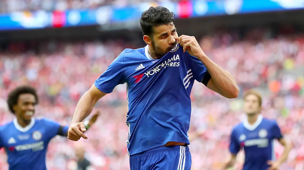Diego Costa se raduje z gólu proti Arsenalu ve finále FA Cupu