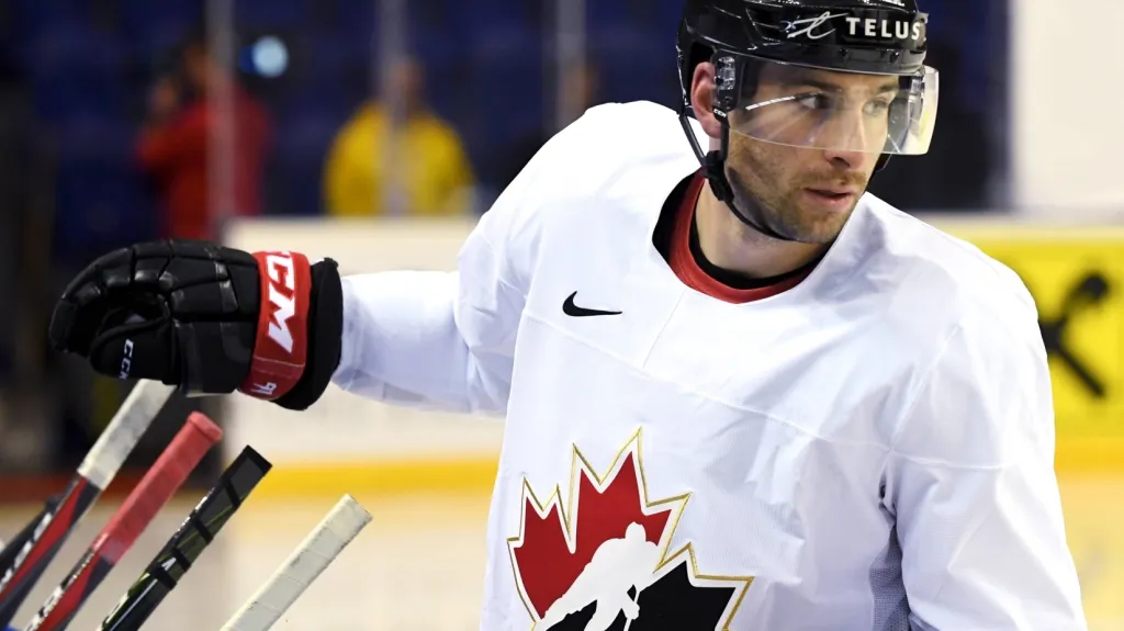 John Tavares na tréninku Kanady