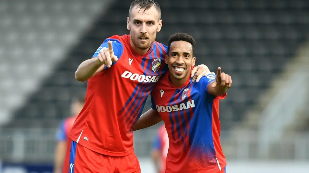 Tomáš Chorý a Jhon Mosquera po gólu v Jablonci