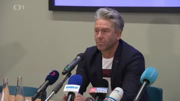 Nedvěd chce k reprezentaci trenéra na delší dobu, kanadskému modelu nadále věří