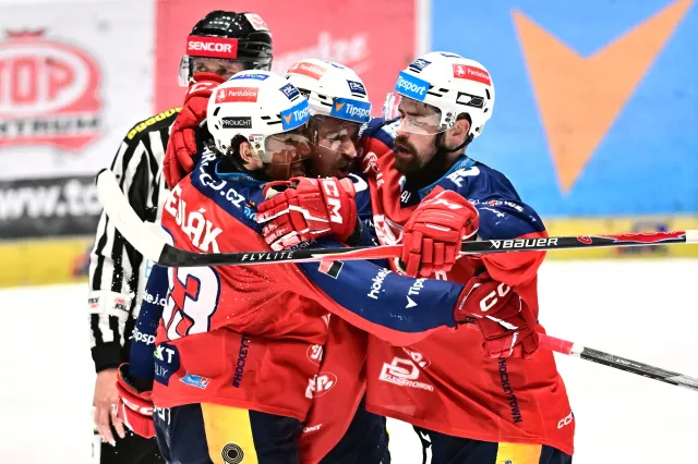 Pardubice jsou titulu blíže, Třinec porazily 2:1
