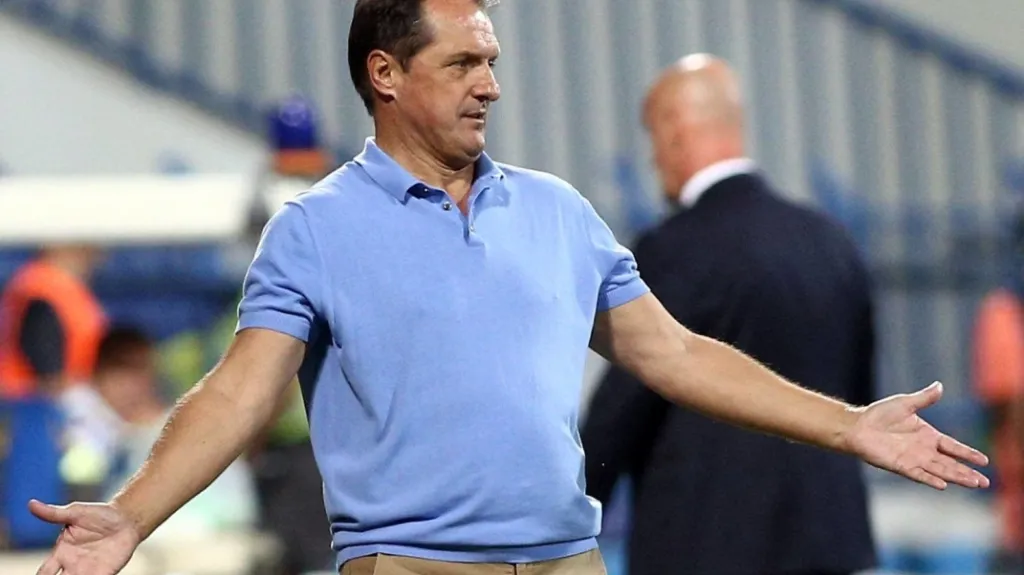 Trenér Černé Hory v utkání s Maďarskem