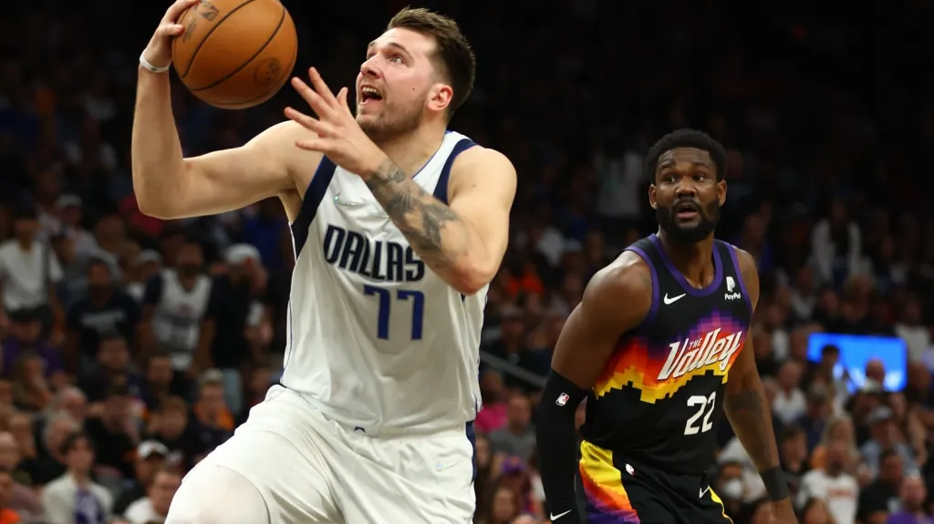 Luka Dončič v utkání s Phoenixem