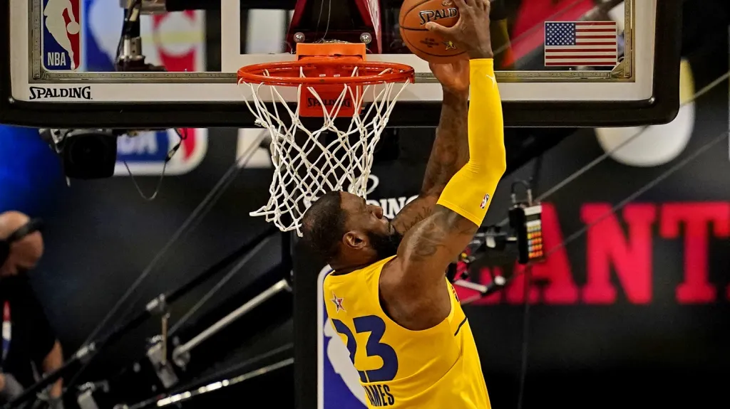 LeBron James smečuje při All Star Game